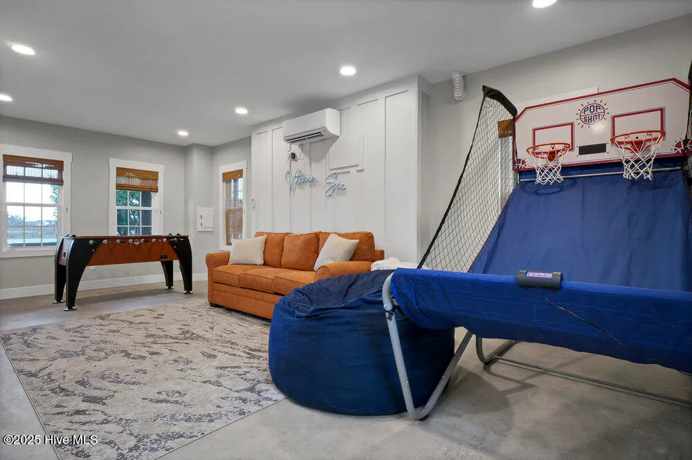 Surf City, North Carolina 28445, United States, 4 Bedrooms Bedrooms, ,2 BathroomsBathrooms,Residential,Active,162054