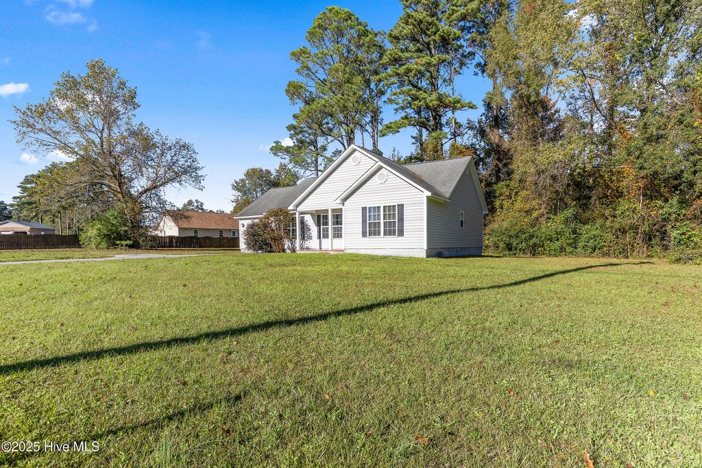 Photo of 5046 Gum Branch Road, Jacksonville, NC 28540 (MLS # 100541118)