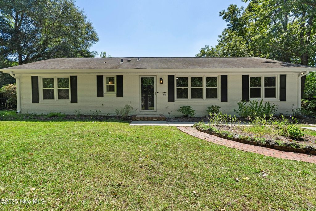 Photo of 5202 Fitzgerald Drive, Wilmington, NC 28405 (MLS # 100529330)