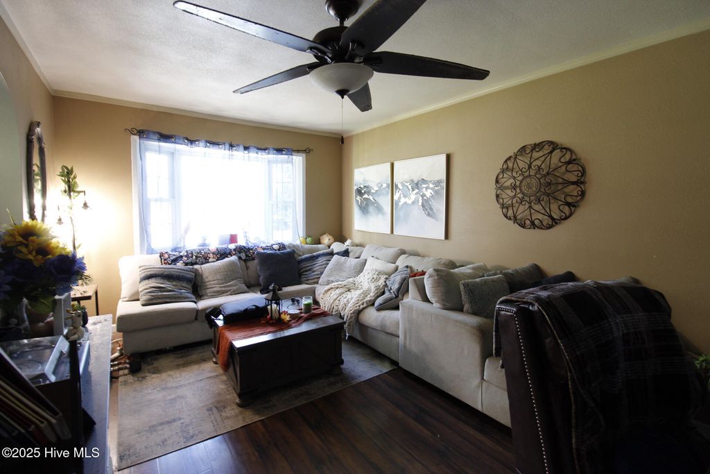 Photo of 504 Greenbriar Drive, Jacksonville, NC 28546 (MLS # 100522447)