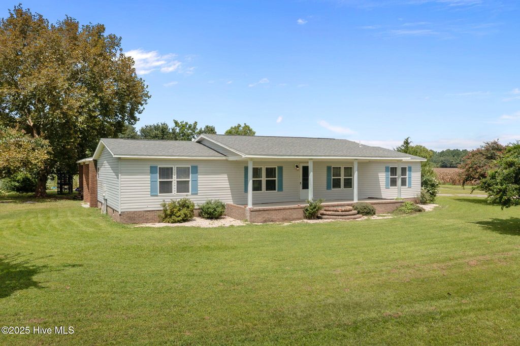 Photo of 2738 White Oak River Road, Maysville, NC 28555 (MLS # 100525910)