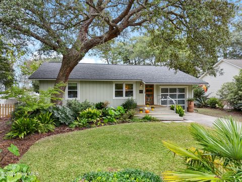 A home in Oak Island