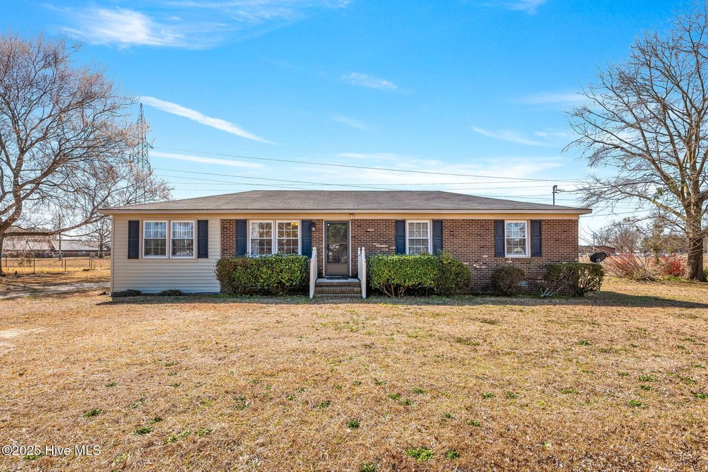 Photo of 2004 Hilltop Lane, Goldsboro, NC 27530 (MLS # 100538968)