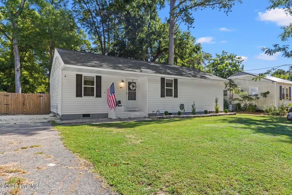 Photo of 504 Oak Lane, Jacksonville, NC 28540 (MLS # 100530552)