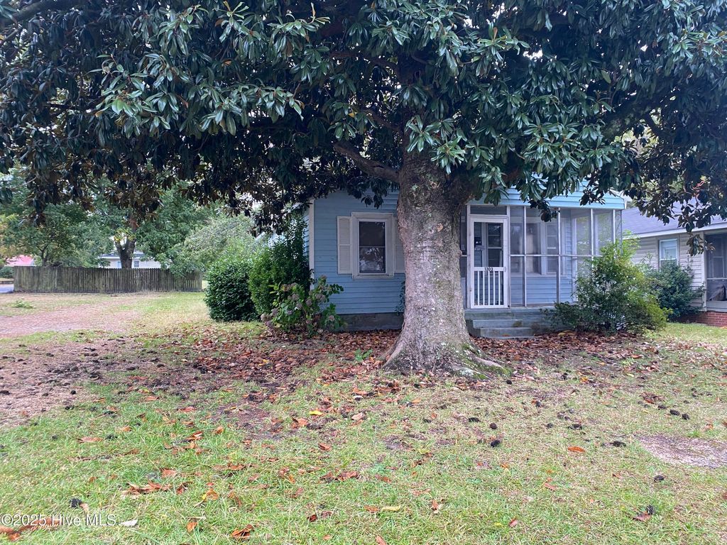Photo of 1303 Colonial Avenue, Greenville, NC 27834 (MLS # 100535855)