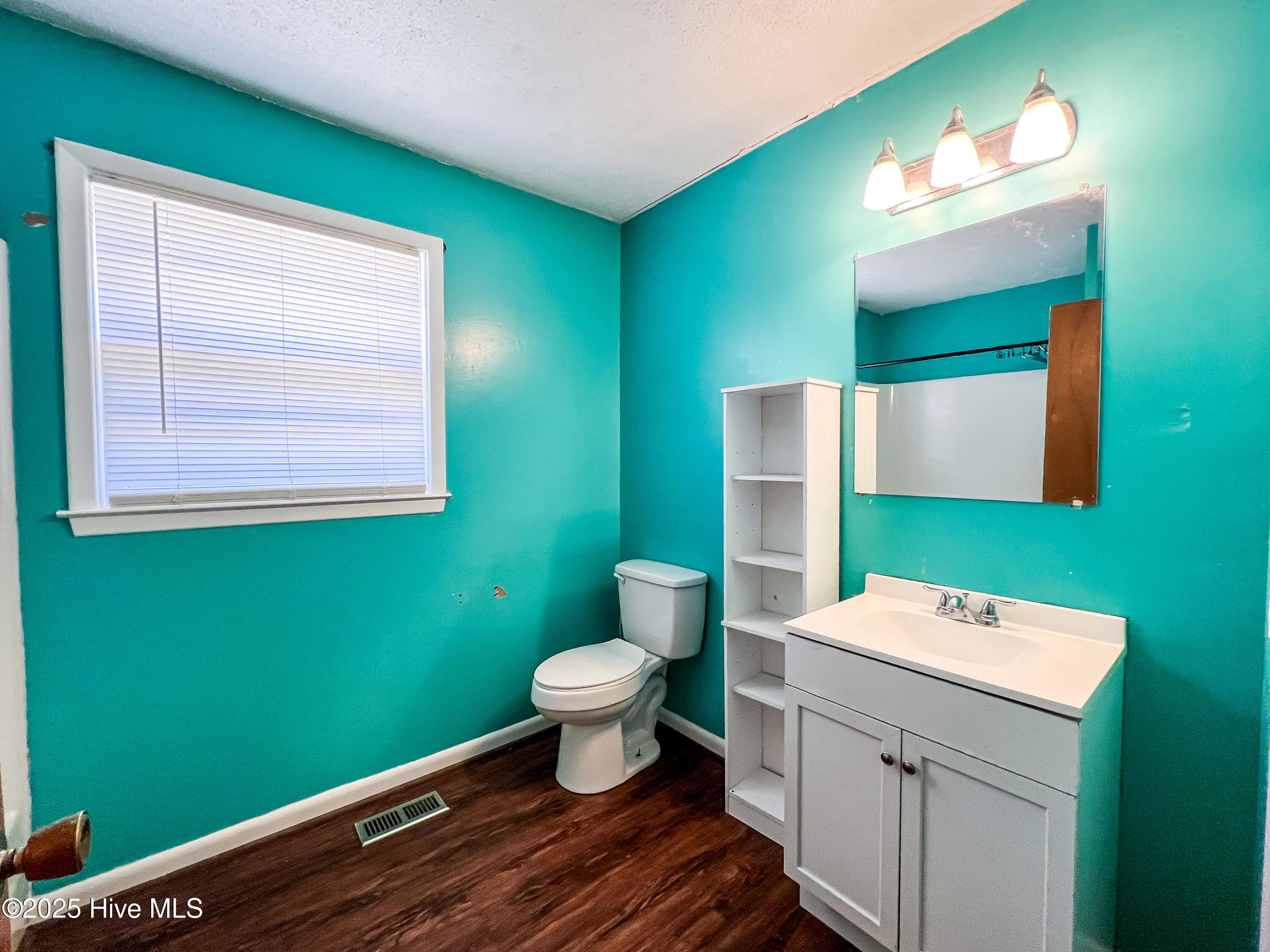 Burgaw, North Carolina 28425, United States, 2 Bedrooms Bedrooms, ,1 BathroomBathrooms,Residential,Active,93704