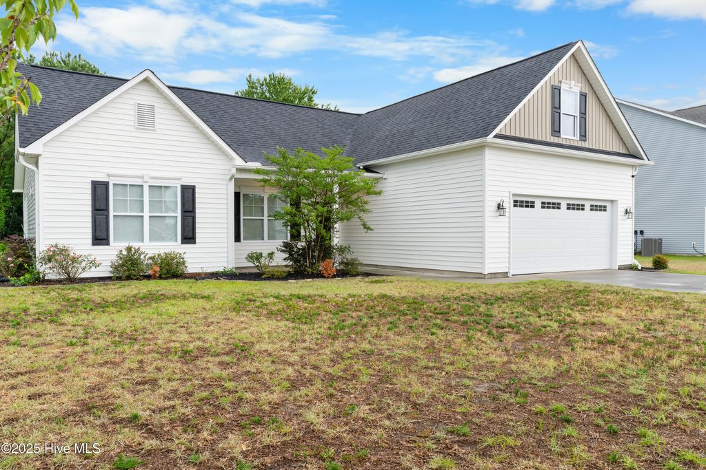 Photo of 380 Avendale Drive, Rocky Point, NC 28457 (MLS # 100518721)