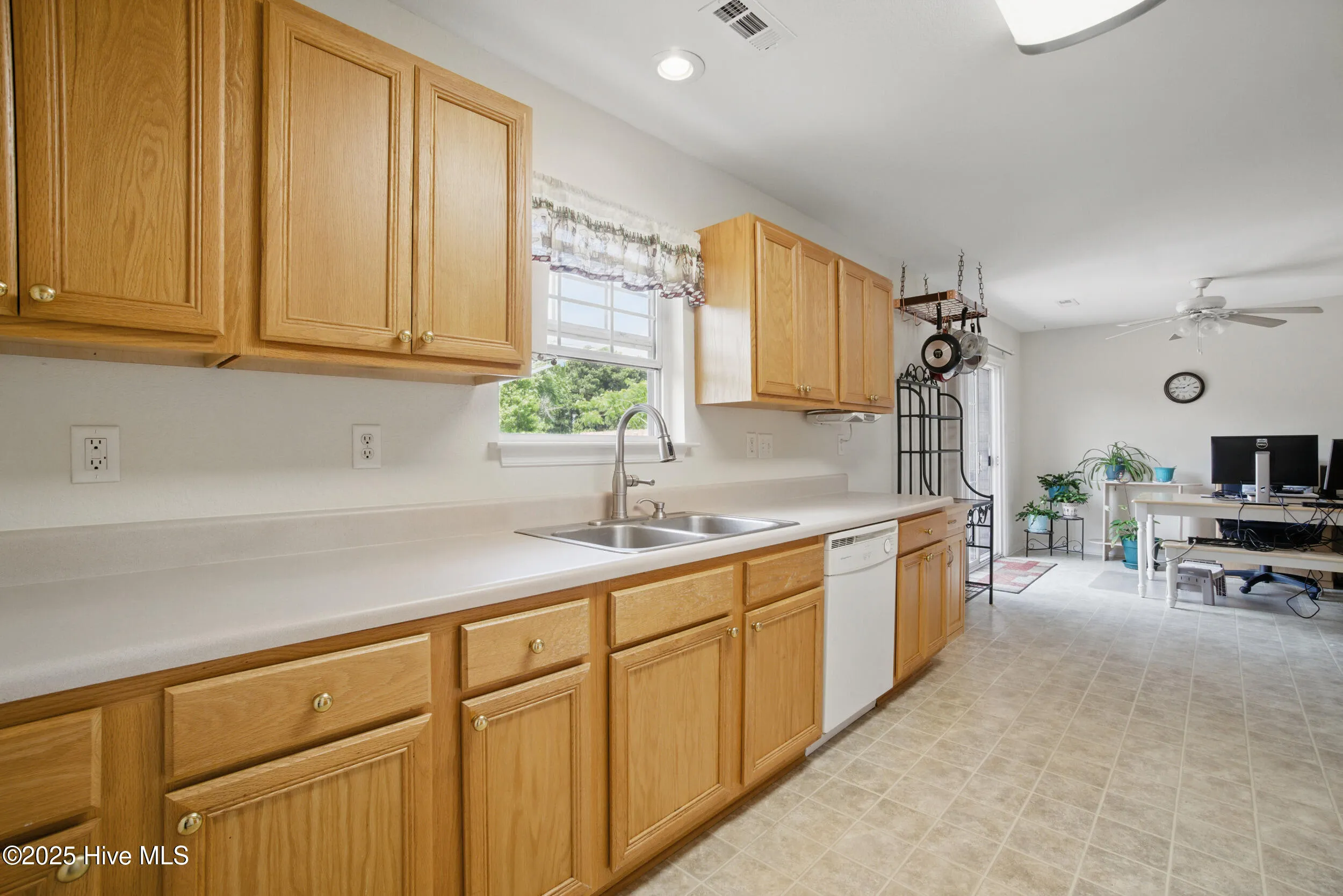 Camden, North Carolina 27921, United States, 3 Bedrooms Bedrooms, ,2 BathroomsBathrooms,Residential,Pending,143060