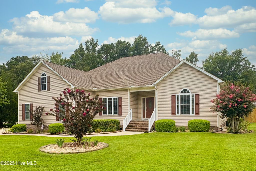 Photo of 100 Dobbs Spaight Road, New Bern, NC 28562 (MLS # 100524628)