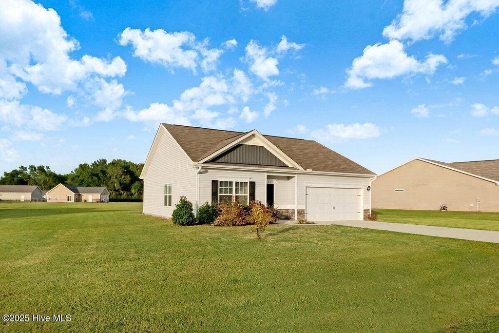 Photo of 214 Settlers Pointe Drive, Pikeville, NC 27863 (MLS # 100536354)