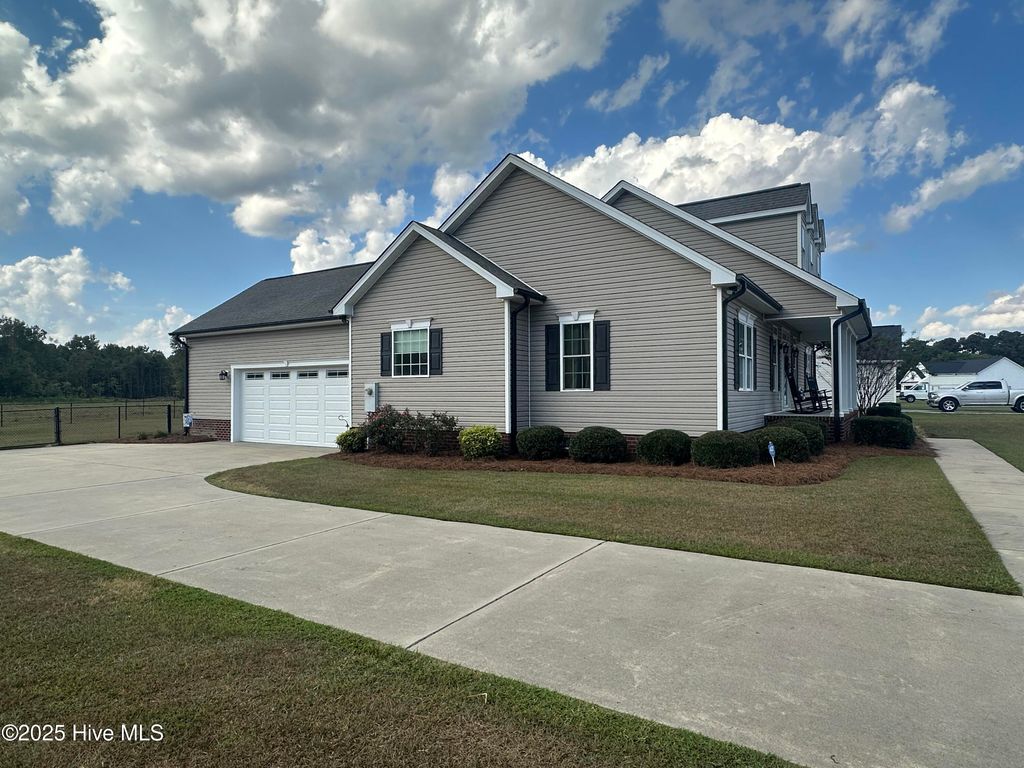 Photo of 3730 Huntcliff Drive, La Grange, NC 28551 (MLS # 100537125)