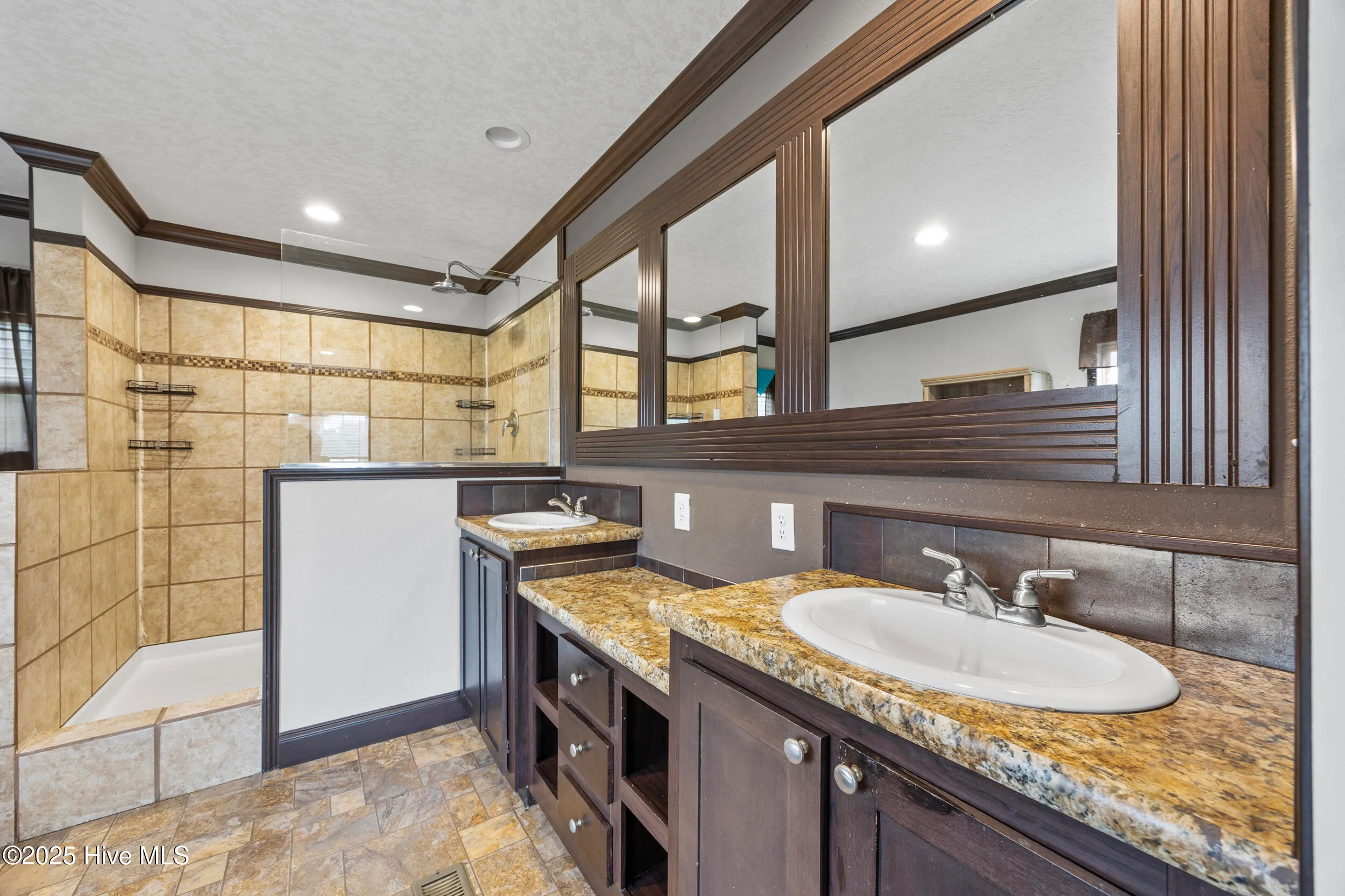 Elizabethtown, North Carolina 28337, United States, 3 Bedrooms Bedrooms, ,2 BathroomsBathrooms,Residential,Active,208040