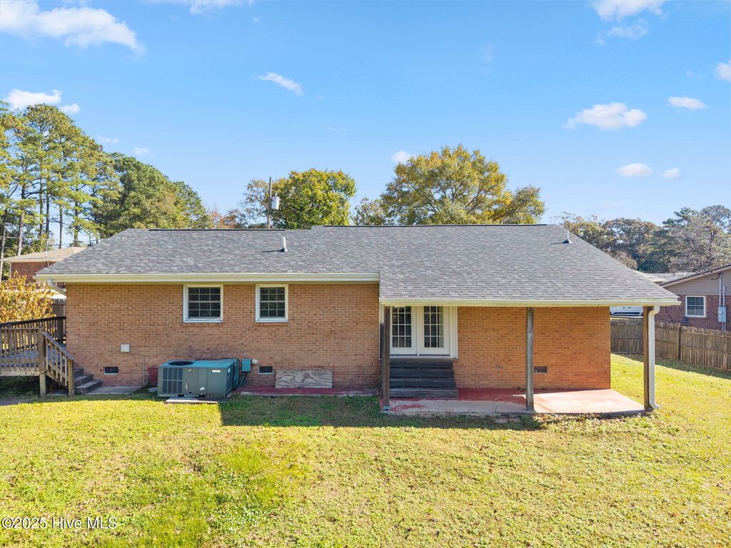 Photo of 315 Sterling Court, Jacksonville, NC 28546 (MLS # 100541144)