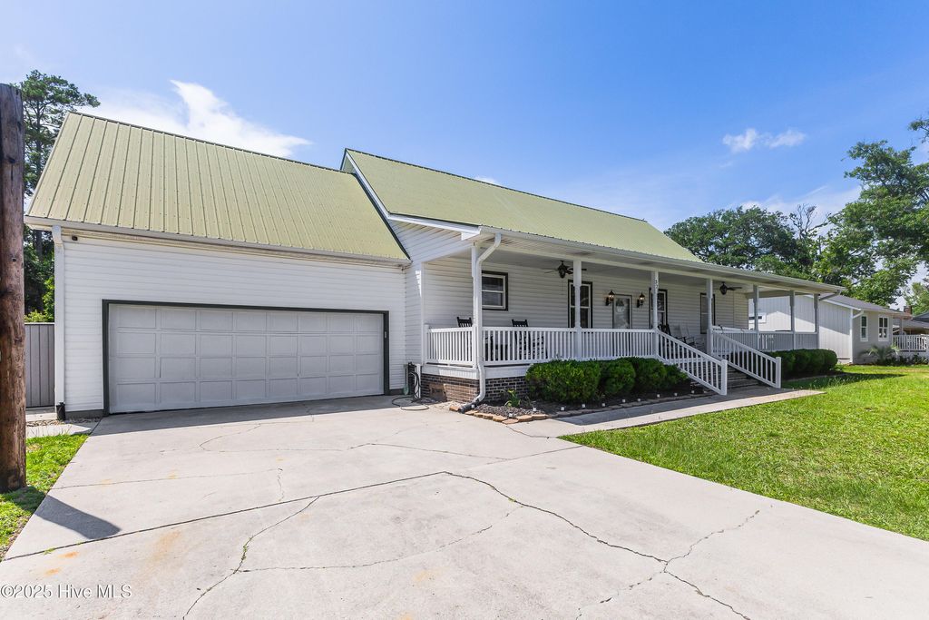 Photo of 321 NE 60th Street, Oak Island, NC 28465 (MLS # 100536488)