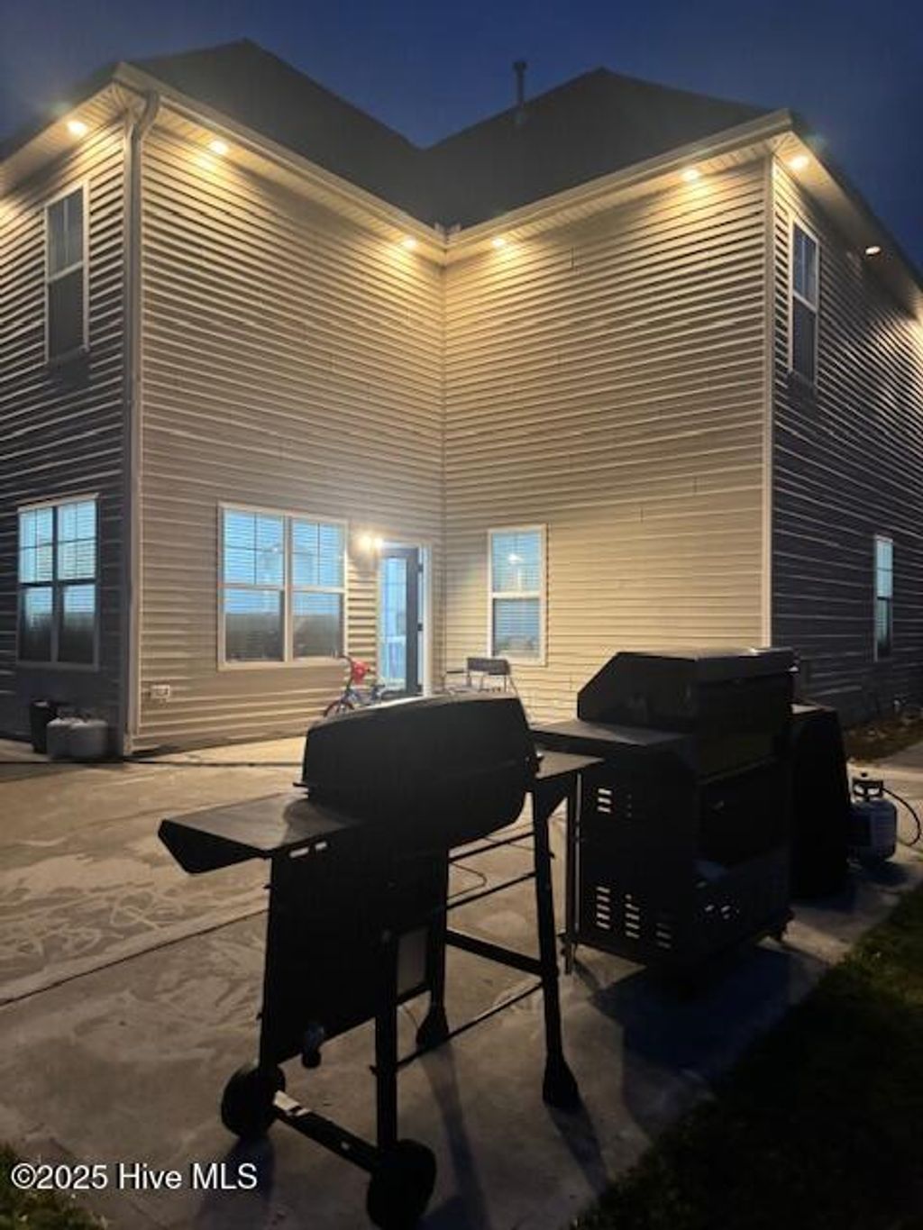 Photo of 405 Savannah Drive, Jacksonville, NC 28546 (MLS # 100542596)