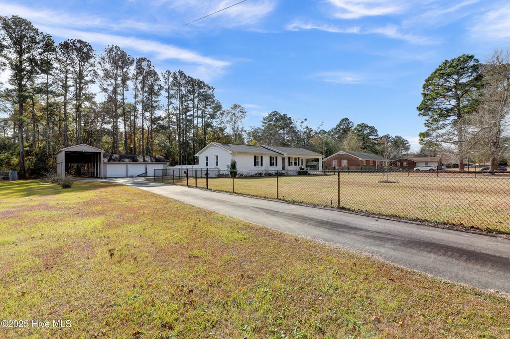 Photo of 233 Halls Creek Road, New Bern, NC 28560 (MLS # 100543312)