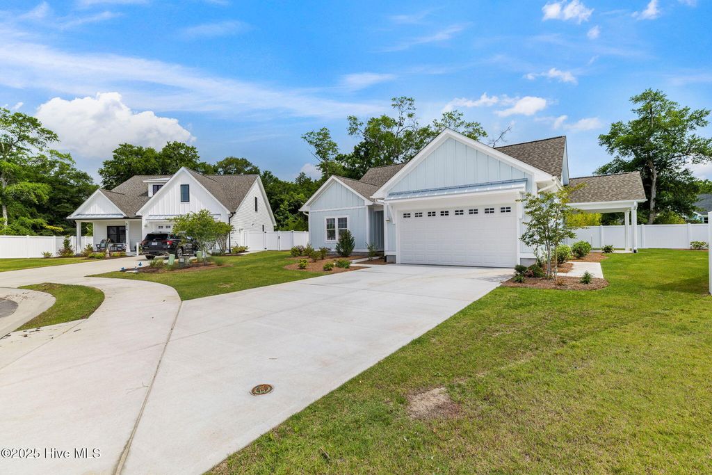 Photo of 430 Raven Glen Drive, Southport, NC 28461 (MLS # 100479580)