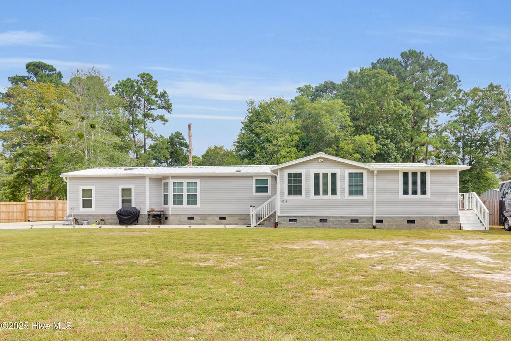 Photo of 414 W Branch Drive, Newport, NC 28570 (MLS # 100485241)
