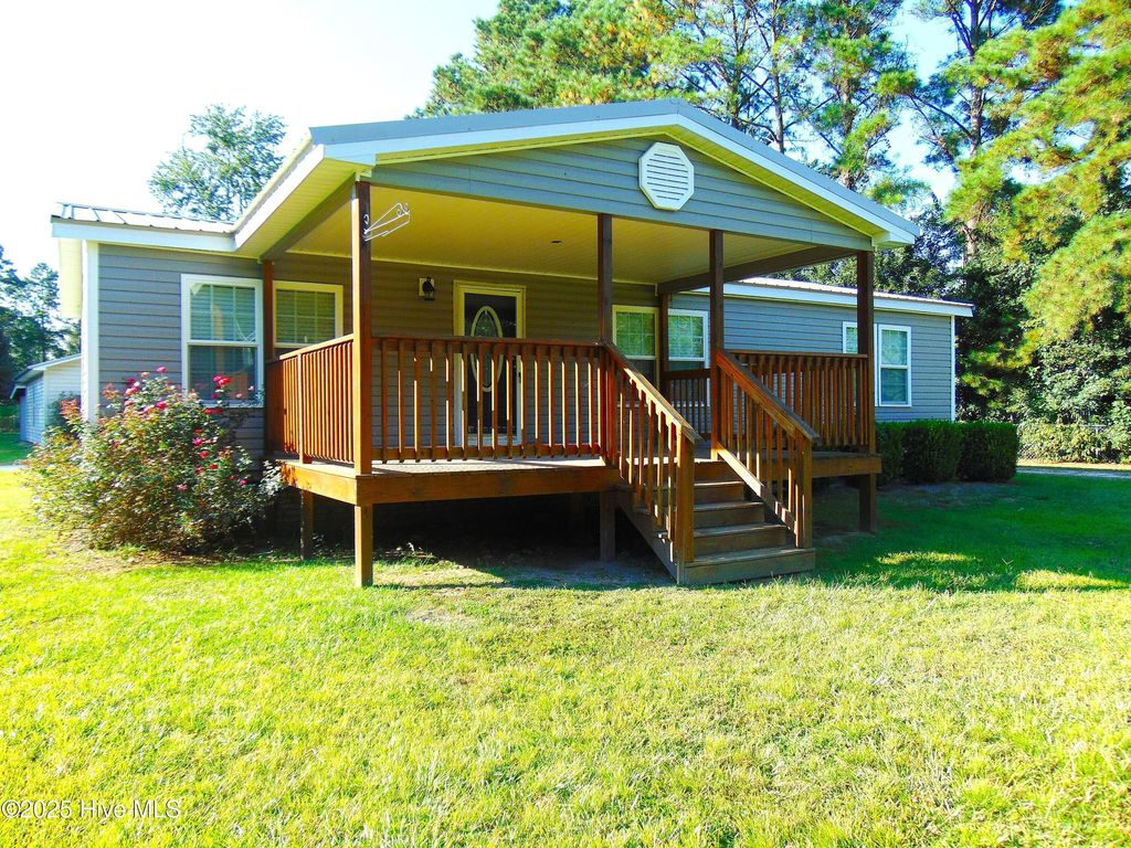 Photo of 588 Luther Banks Road, Richlands, NC 28574 (MLS # 100530073)