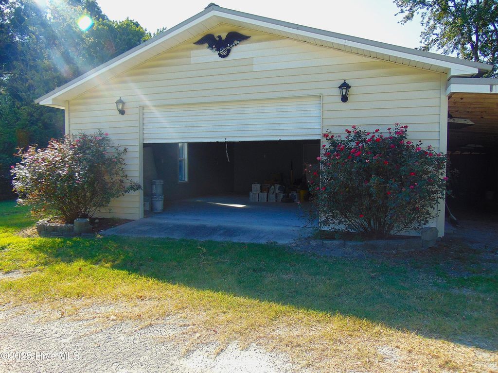 Photo of 588 Luther Banks Road, Richlands, NC 28574 (MLS # 100530073)