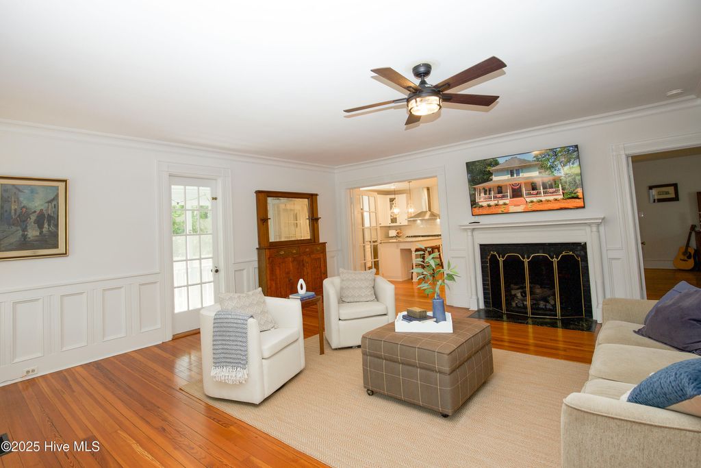 Photo of 280 W Connecticut Avenue, Southern Pines, NC 28387 (MLS # 100516728)