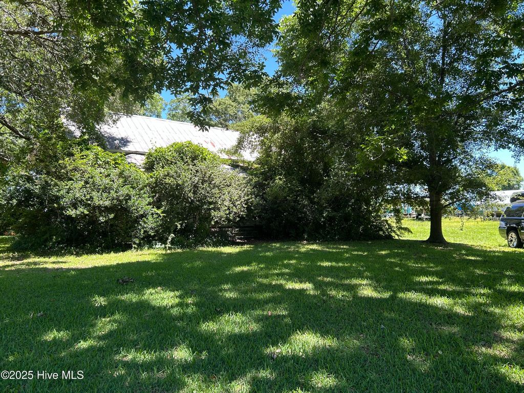 Photo of 139 Hall Point Road, Sneads Ferry, NC 28460 (MLS # 100517737)