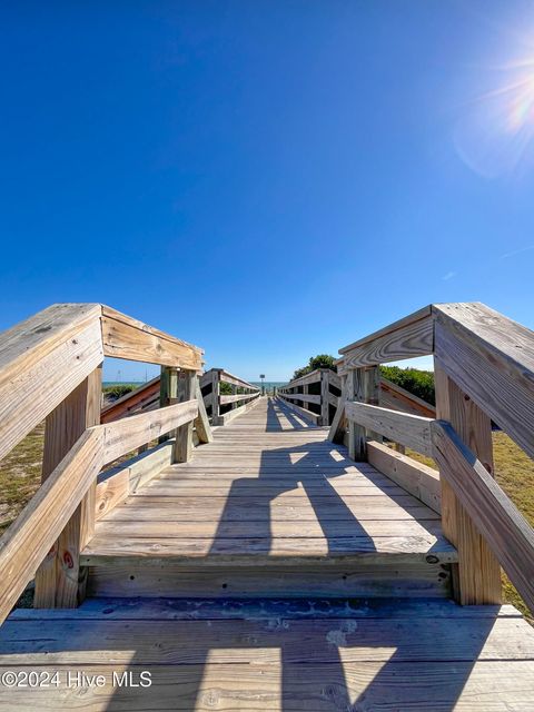 A home in Topsail Beach