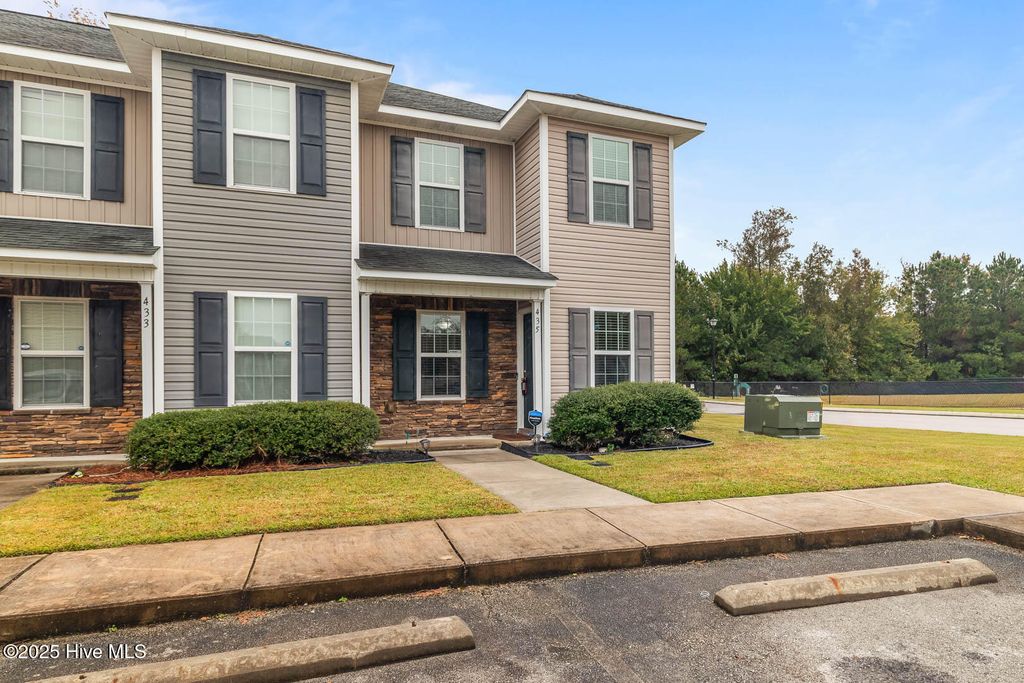 Photo of 435 Falls Cove, Jacksonville, NC 28546 (MLS # 100539103)