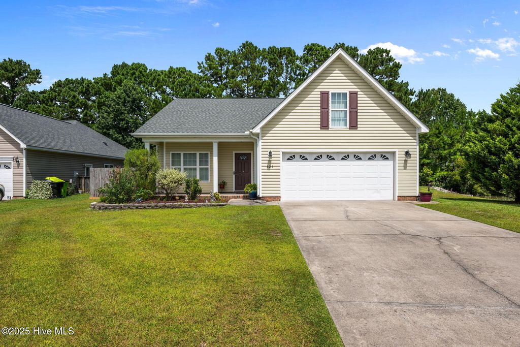 Photo of 121 Blackheath Drive, New Bern, NC 28560 (MLS # 100522132)