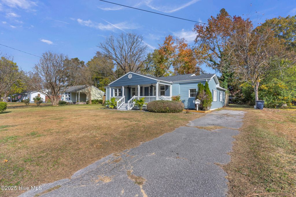 Photo of 704 Vernon Drive, Jacksonville, NC 28540 (MLS # 100542622)