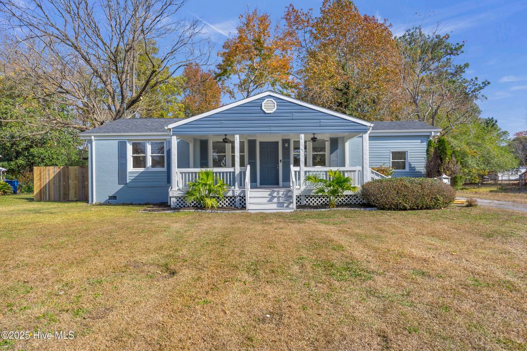 Photo of 704 Vernon Drive, Jacksonville, NC 28540 (MLS # 100542622)