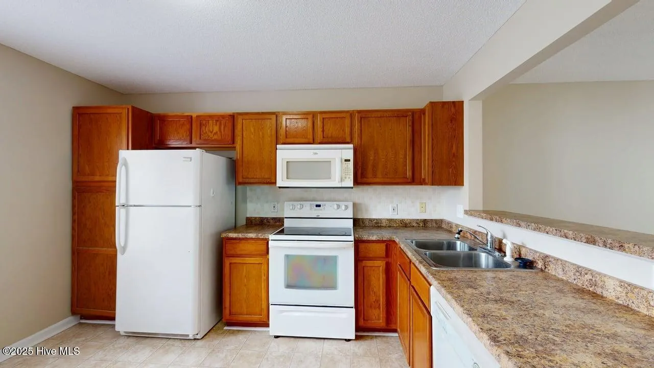 Jacksonville, North Carolina 28546, United States, 2 Bedrooms Bedrooms, ,3 BathroomsBathrooms,Residential,Active,117974