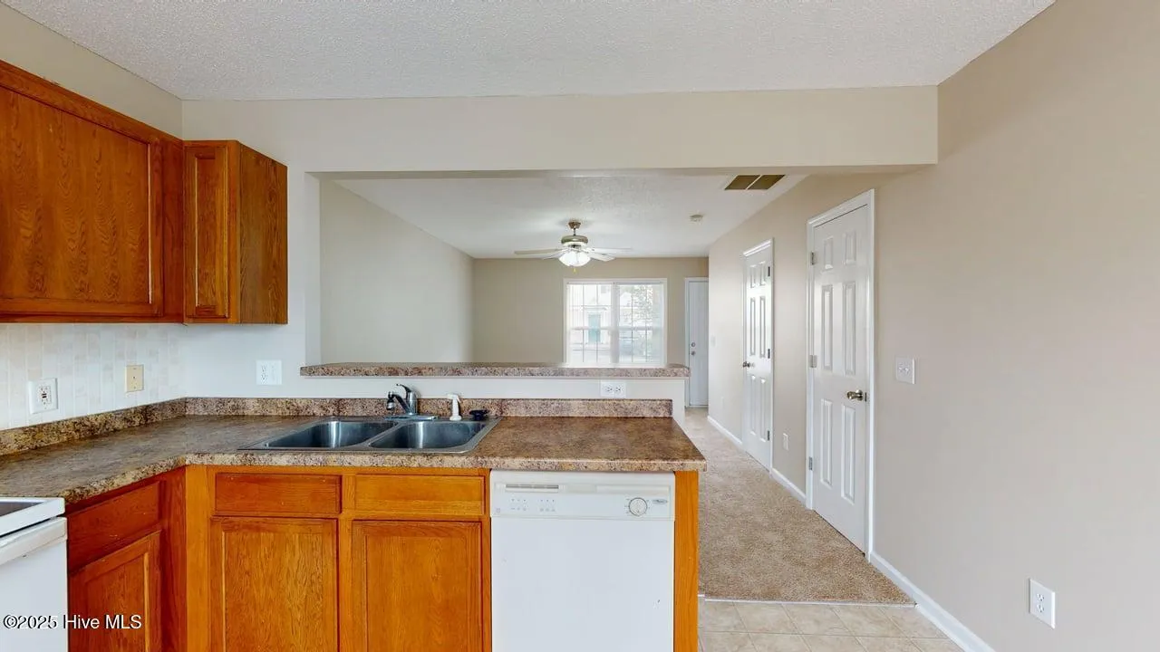 Jacksonville, North Carolina 28546, United States, 2 Bedrooms Bedrooms, ,3 BathroomsBathrooms,Residential,Active,117974