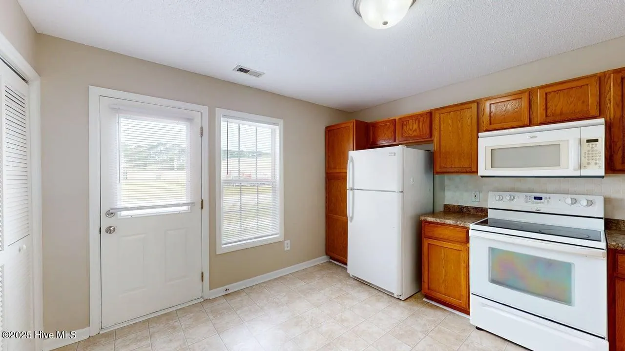 Jacksonville, North Carolina 28546, United States, 2 Bedrooms Bedrooms, ,3 BathroomsBathrooms,Residential,Active,117974