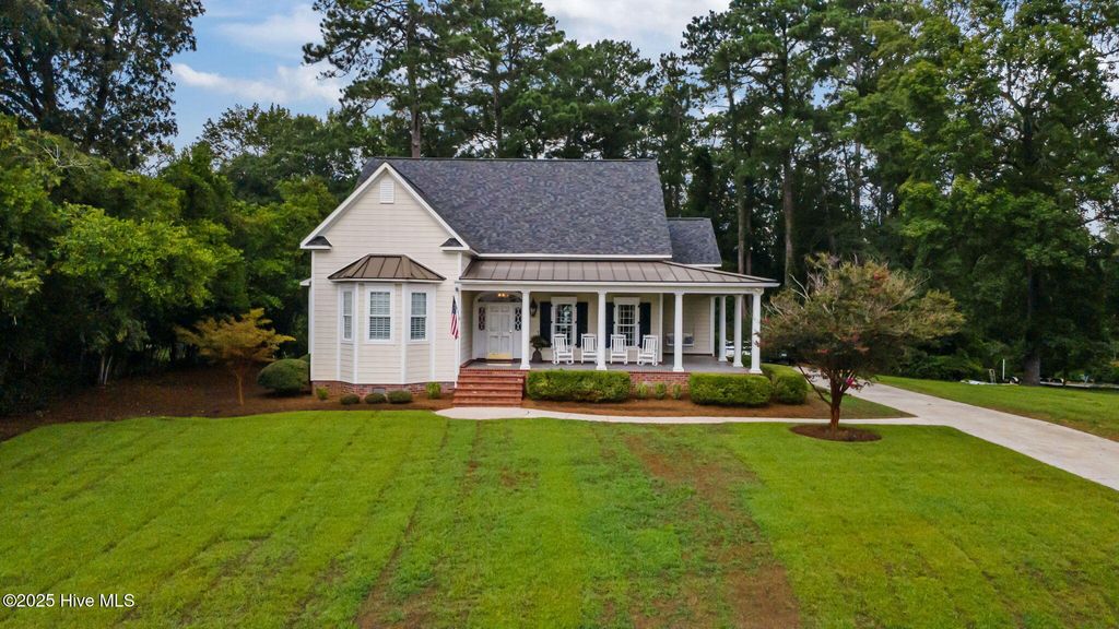 Photo of 128 Trent Shores Drive, Trent Woods, NC 28562 (MLS # 100525560)