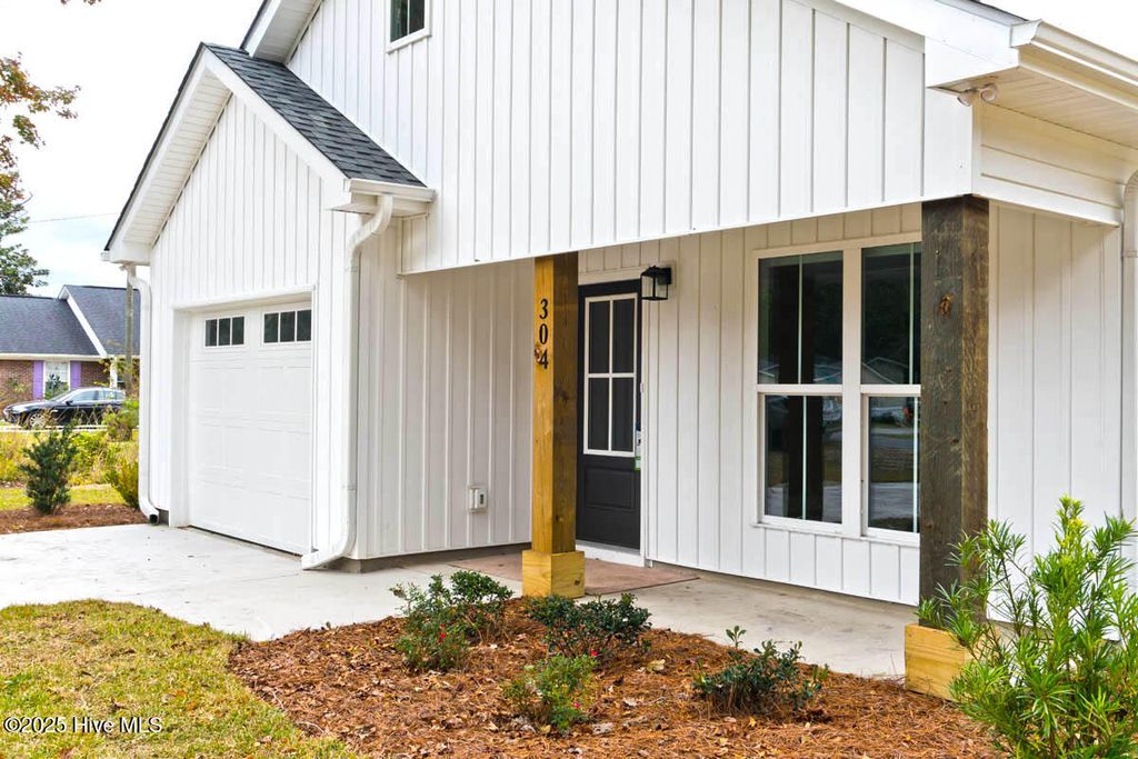 Photo of 306 Bynum Avenue, Maysville, NC 28555 (MLS # 100538719)