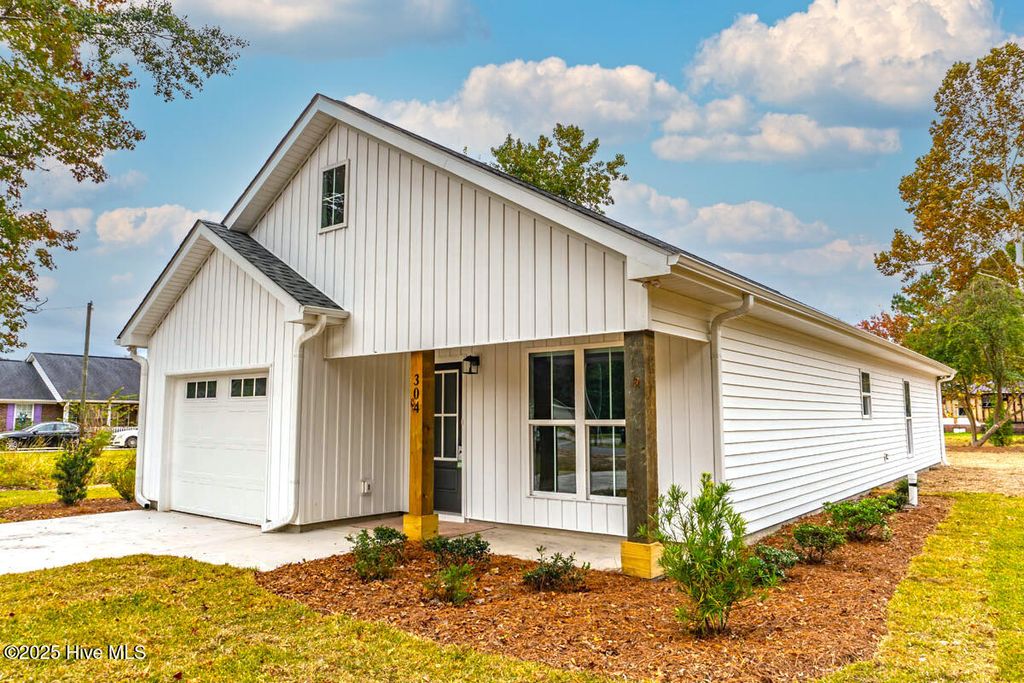 Photo of 306 Bynum Avenue, Maysville, NC 28555 (MLS # 100538719)