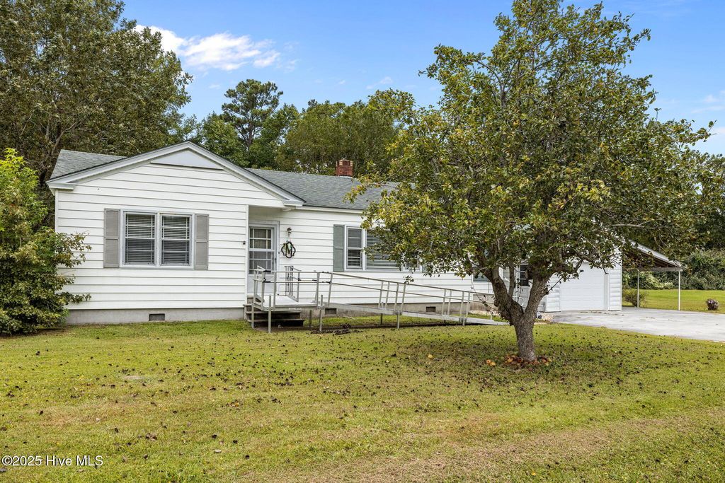 Photo of 5149 Nc-101, Newport, NC 28570 (MLS # 100530354)