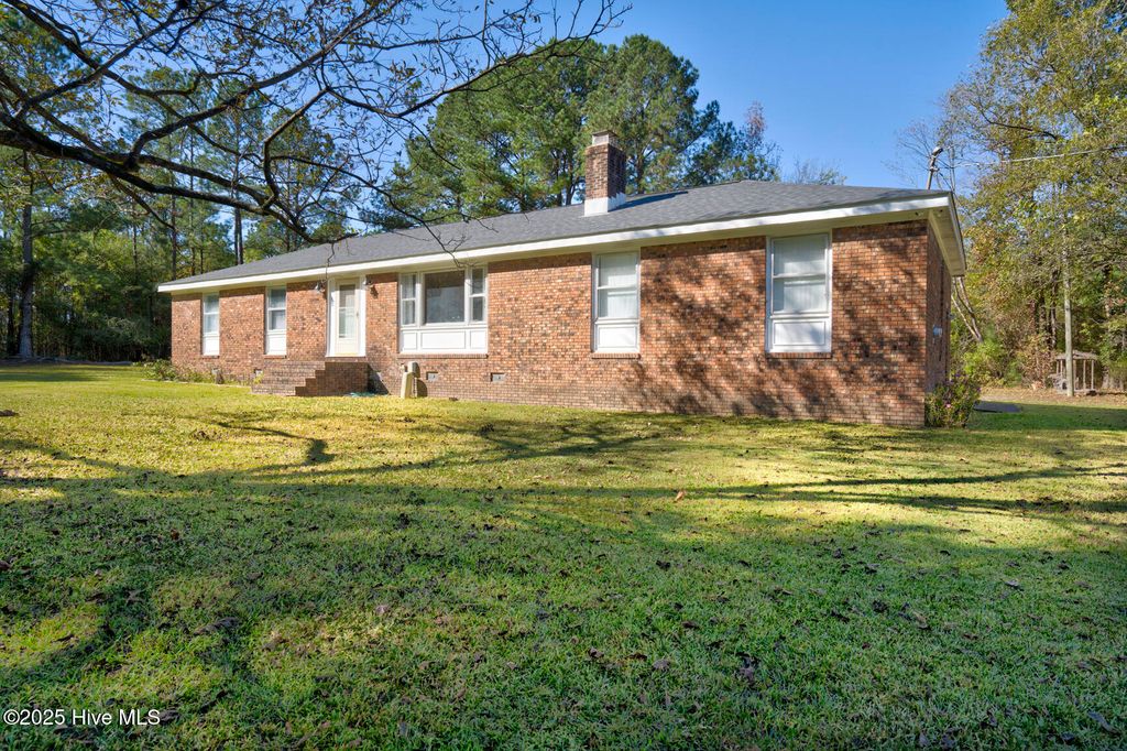 Photo of 101 Hunting Lodge Drive, Rocky Mount, NC 27801 (MLS # 100537281)
