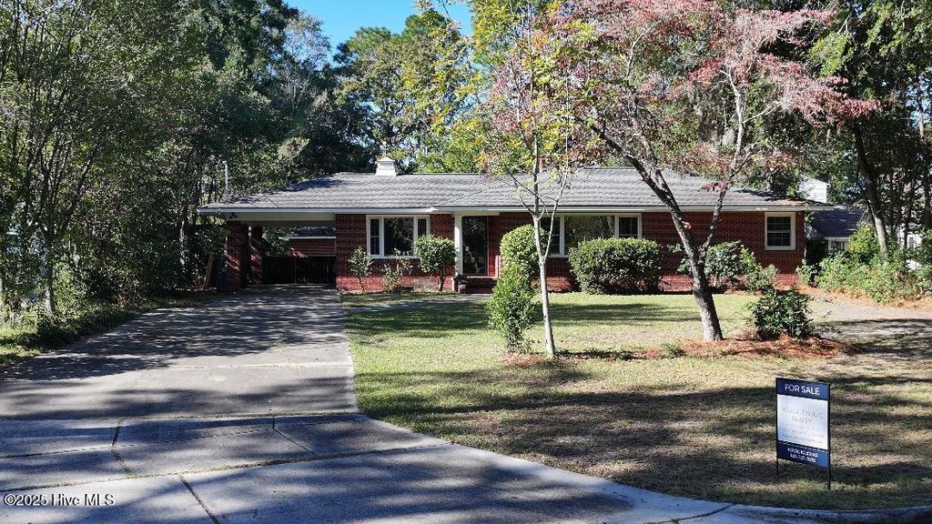 Photo of 1884 W Lake Shore Drive, Wilmington, NC 28401 (MLS # 100540372)