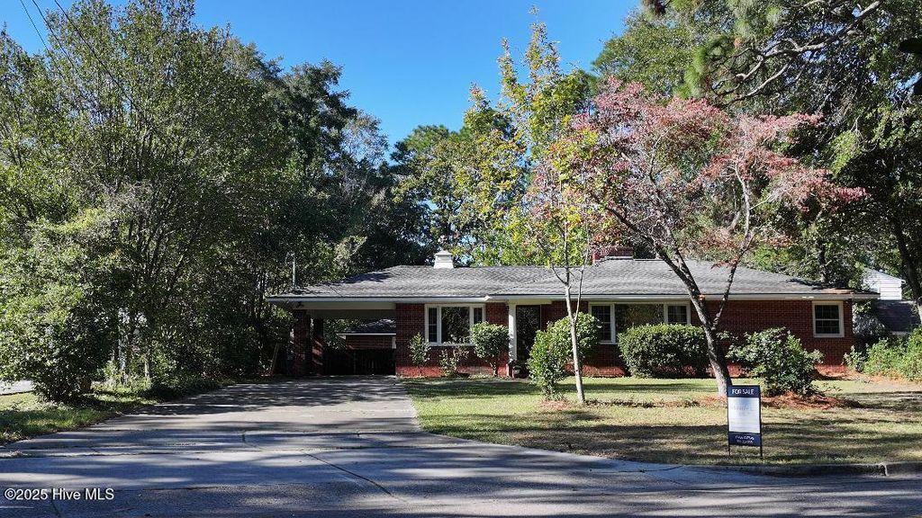 Photo of 1884 W Lake Shore Drive, Wilmington, NC 28401 (MLS # 100540372)