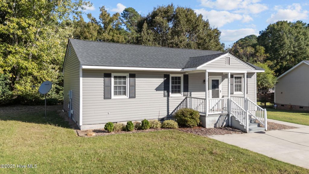 Photo of 604 Jackson Way, Nashville, NC 27856 (MLS # 100535553)