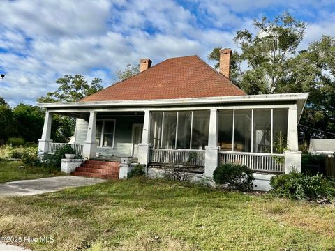 Photo of 322 E Church Street, Laurinburg, NC 28352 (MLS # 100536167)
