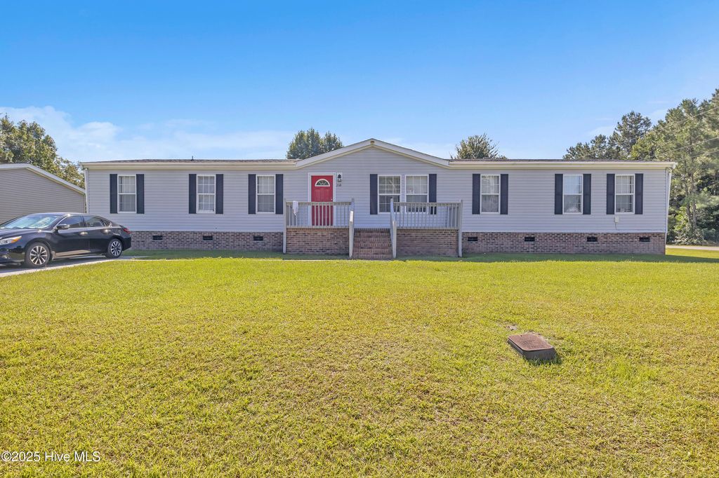Photo of 208 Shipmans Pike, Jacksonville, NC 28546 (MLS # 100527977)