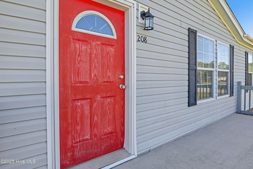 Photo of 208 Shipmans Pike, Jacksonville, NC 28546 (MLS # 100527977)