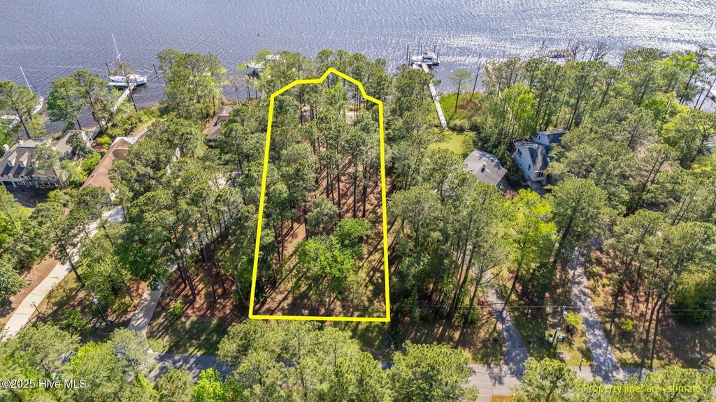 Photo of 5514 Gondolier Drive, New Bern, NC 28560 (MLS # 100491700)