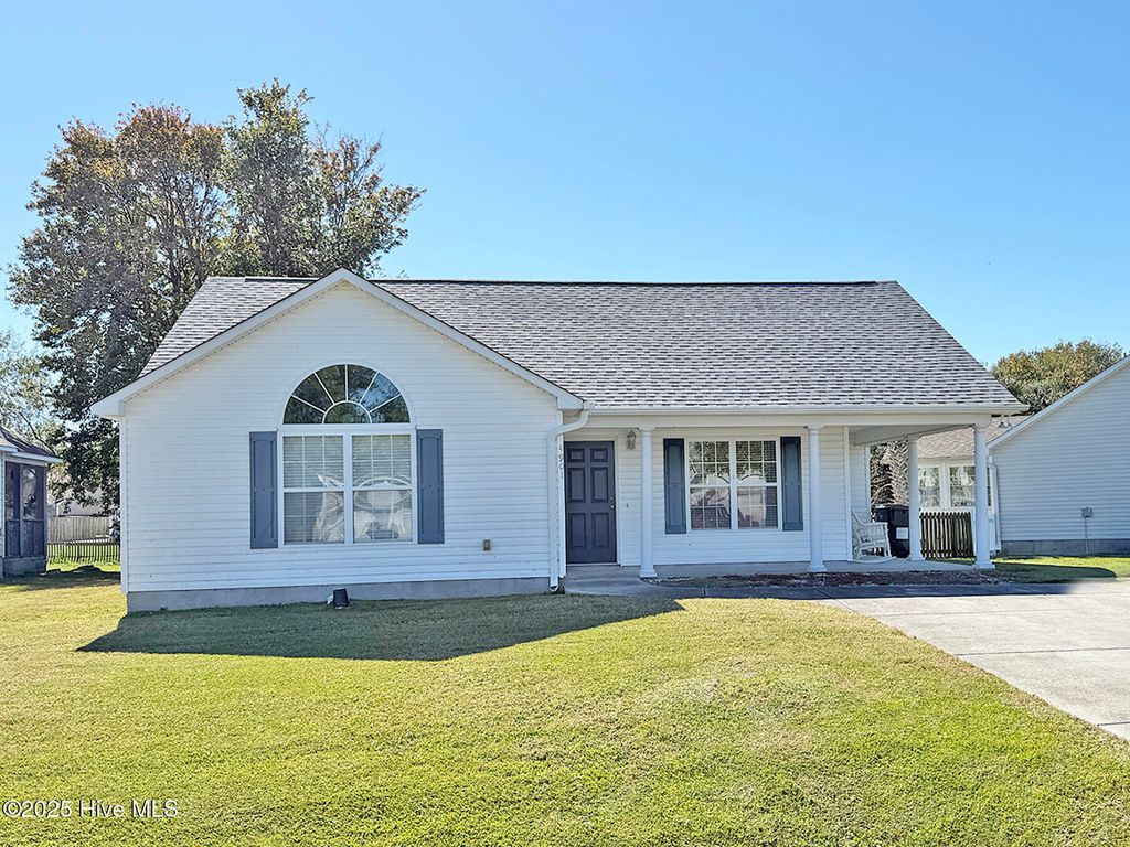 Photo of 4901 N Hampton Drive SE, Southport, NC 28461 (MLS # 100537357)
