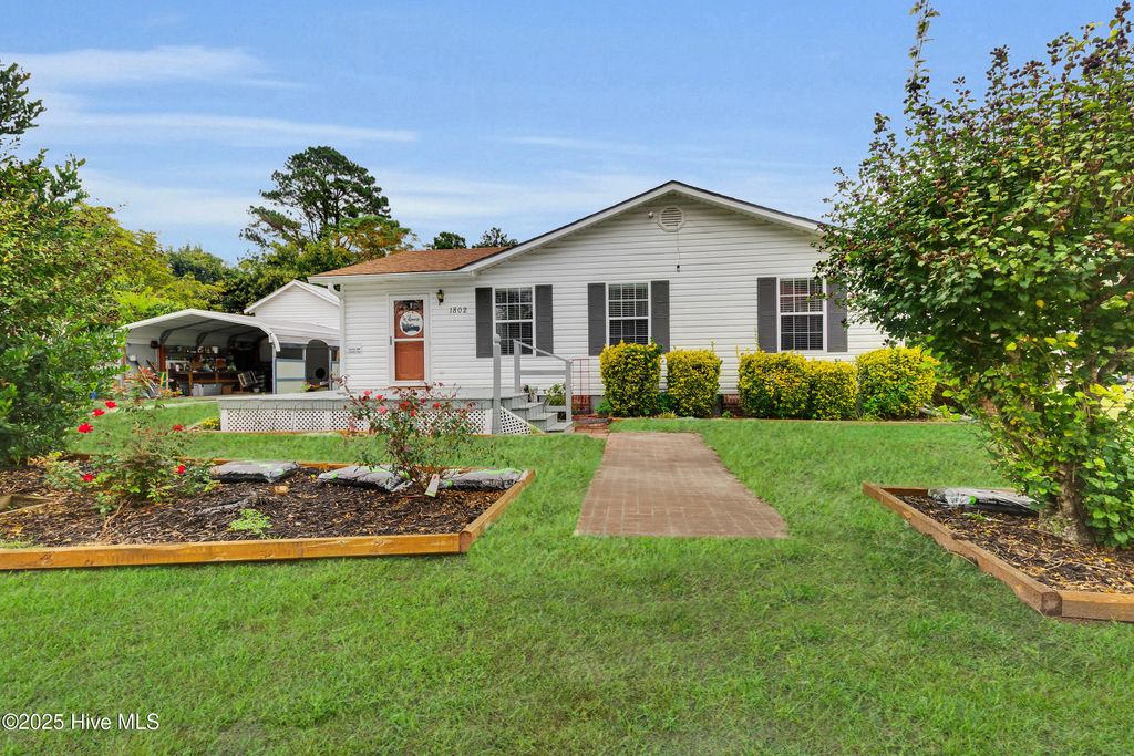 Photo of 1802 Wilmington Street, New Bern, NC 28560 (MLS # 100536308)