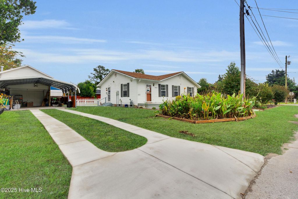 Photo of 1802 Wilmington Street, New Bern, NC 28560 (MLS # 100536308)