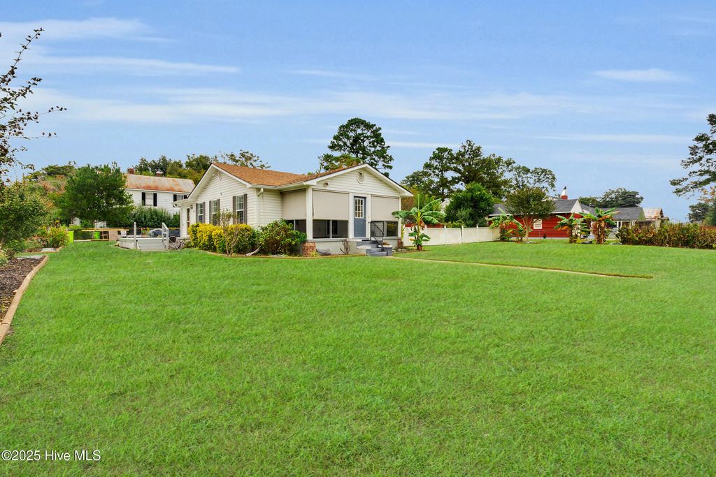 Photo of 1802 Wilmington Street, New Bern, NC 28560 (MLS # 100536308)